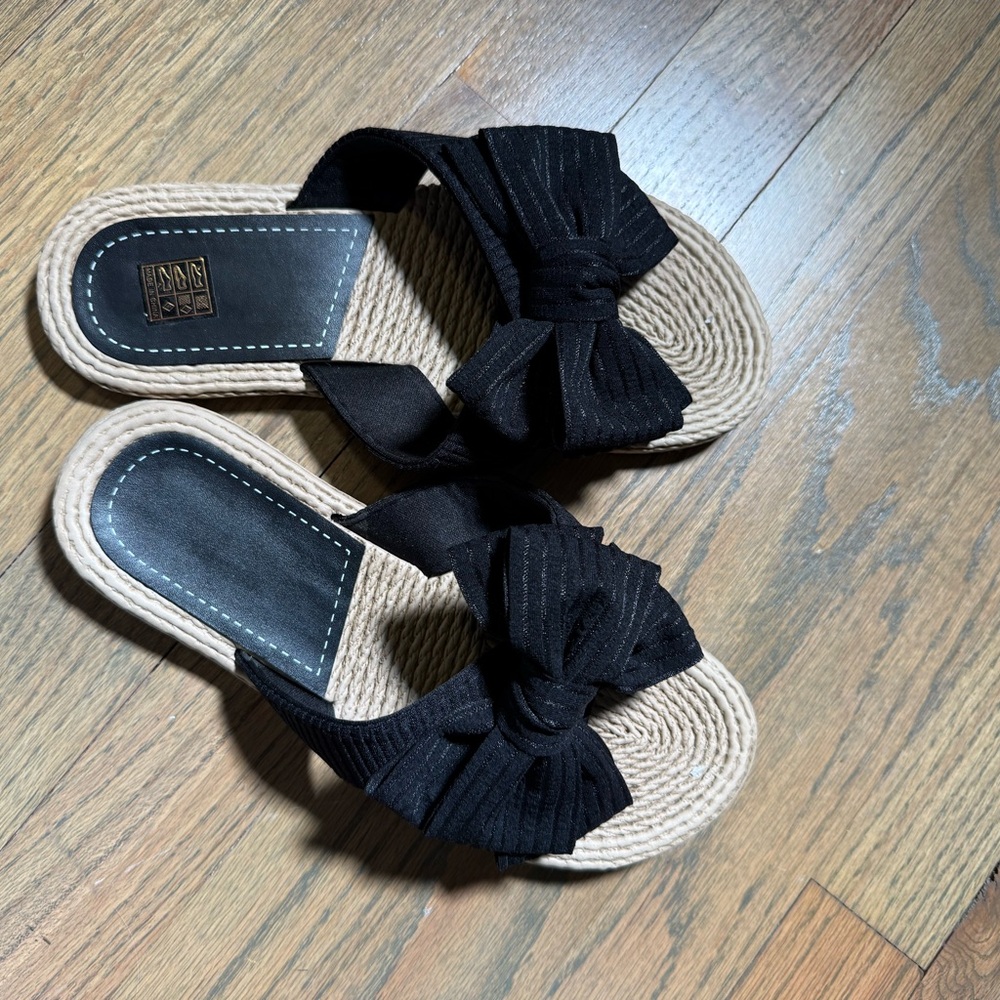 SHEIN Black Bow Sandals